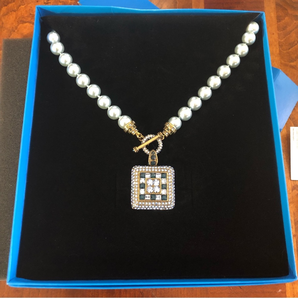 Heidi Daus Tantalizing cool mint glass Pearl crystal toggle pendant necklace